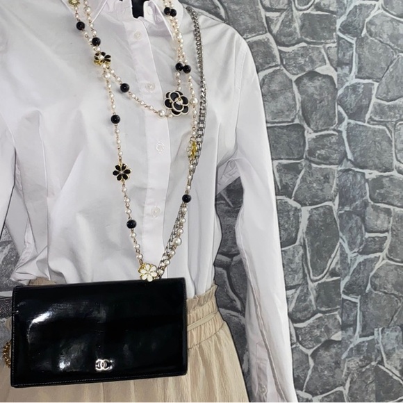 Authentic Chanel CC Patent Leather Wallet - Picture 5 of 17